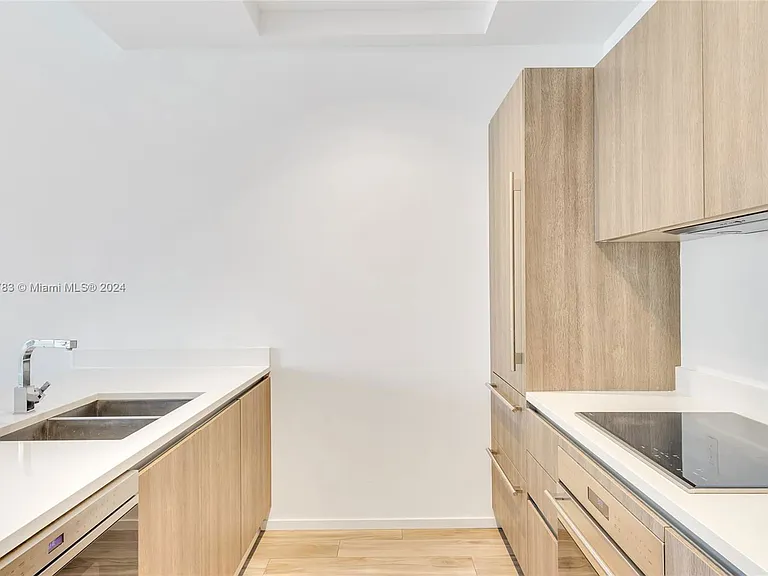 801 S Miami Ave — Photo 5