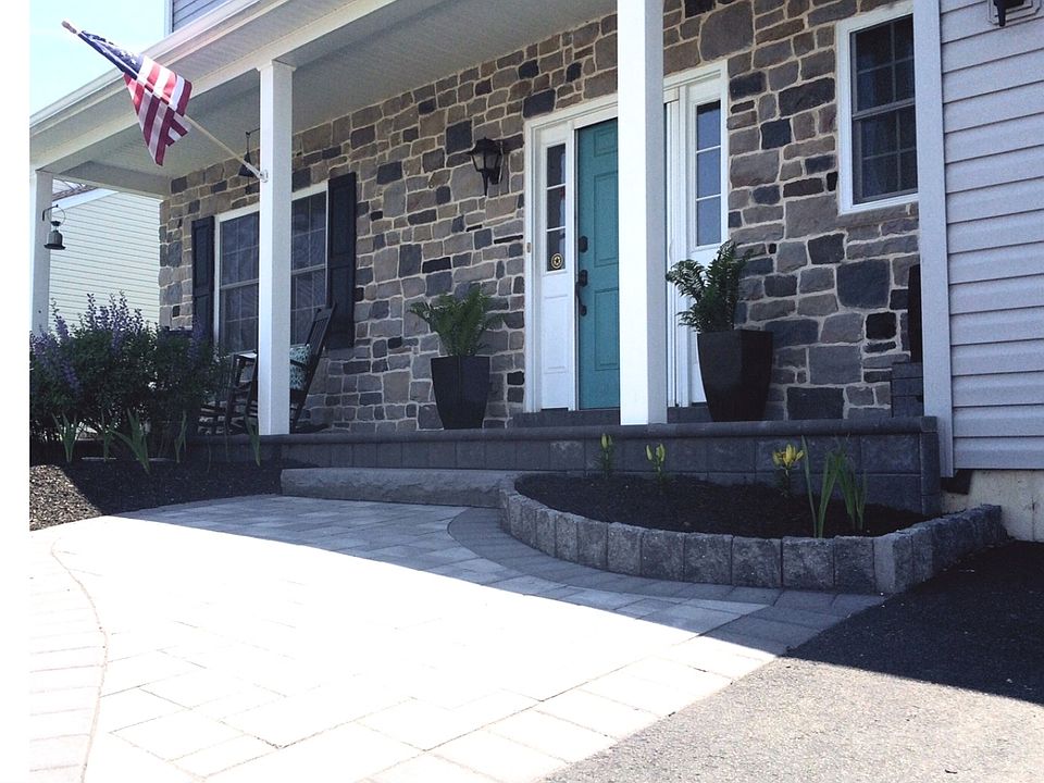 2nd image of 527 40th St