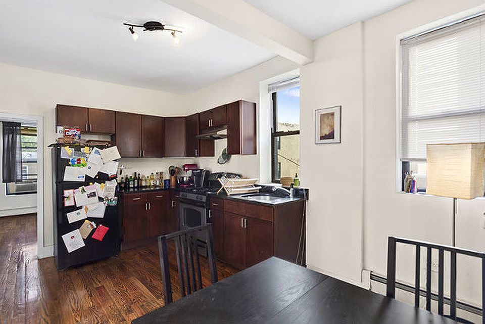 2nd image of 548 Macon St #2