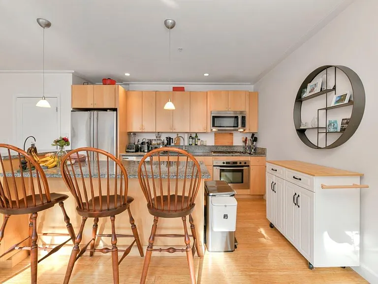 335 W 2nd St #7 — Photo 7