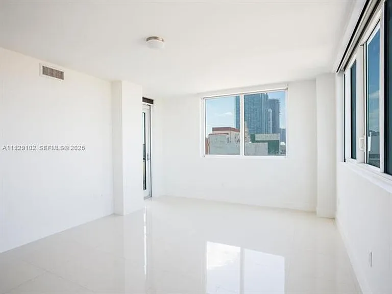 244 Biscayne Blvd #2402 — Photo 8