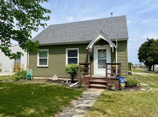 3002 Coolidge Pl, Manitowoc, WI 54220