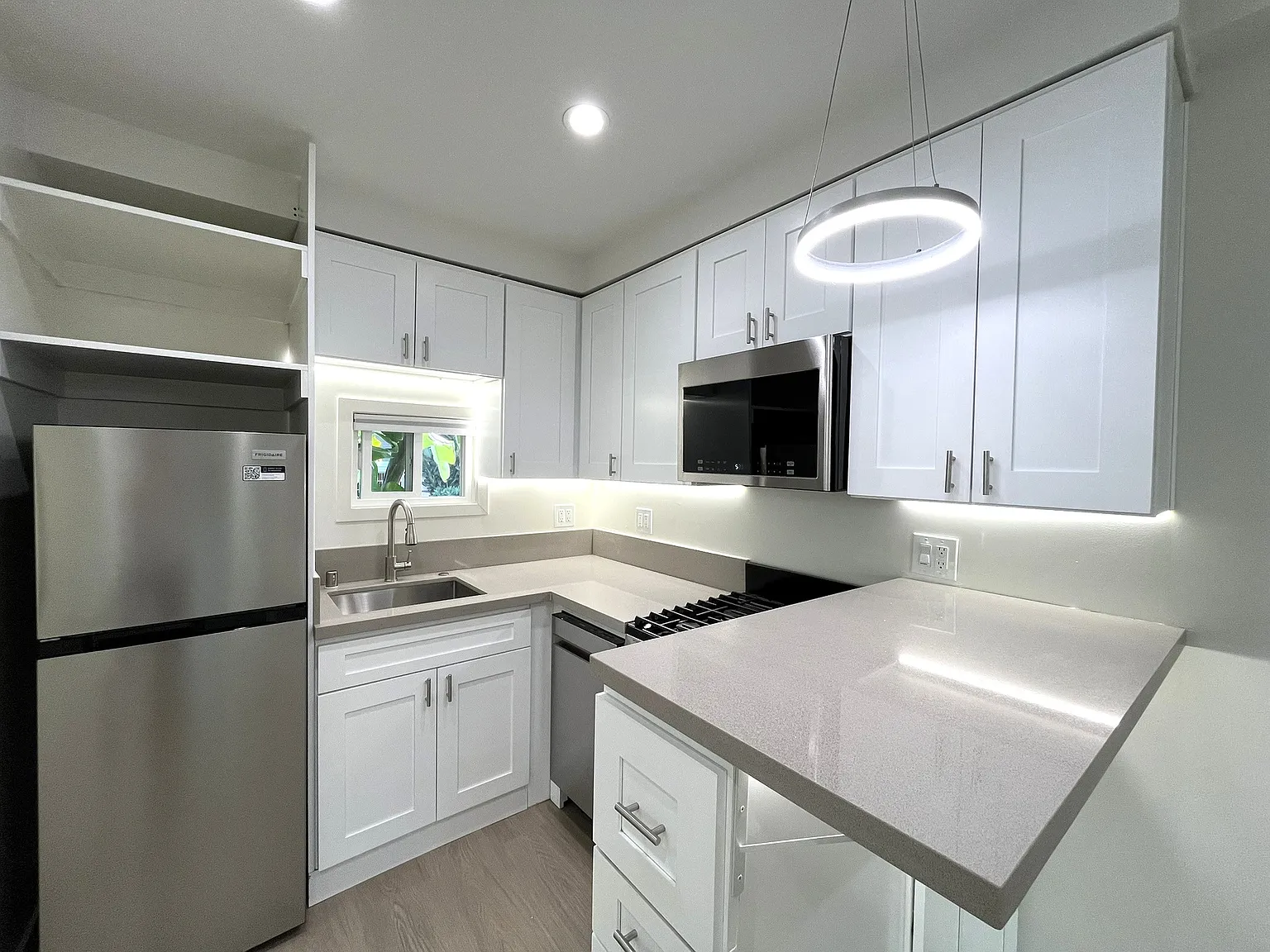1 bed, $2,594 — Photo 3