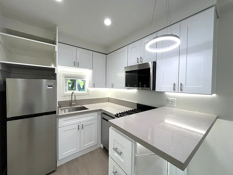 1734 Barry Ave #2 — Photo 3