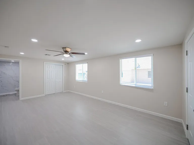 1053 E Weldon Ave — Photo 5