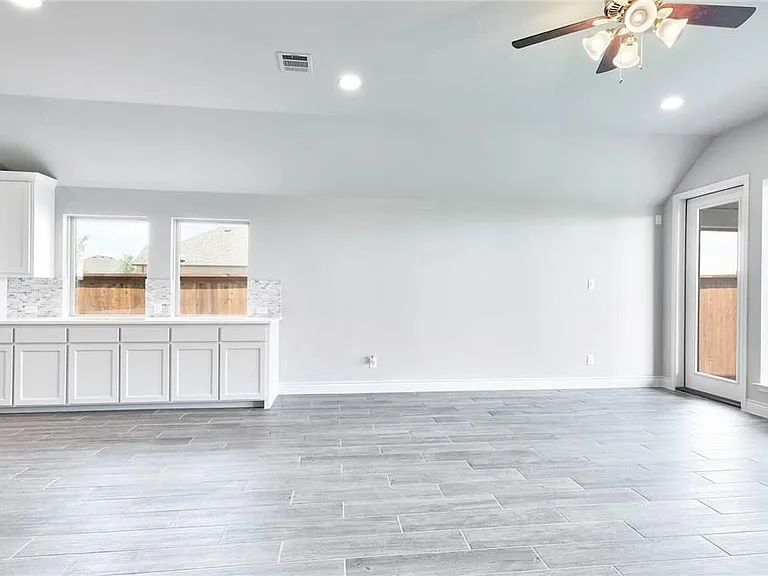 1730 Holmwood Dr — Photo 6
