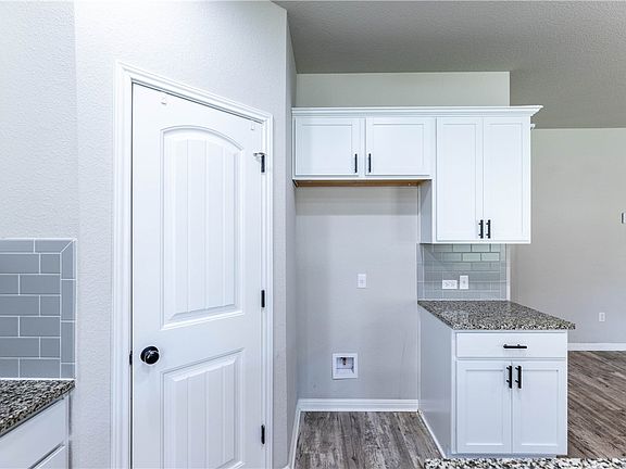 5th image of 581 Blue Sage Dr