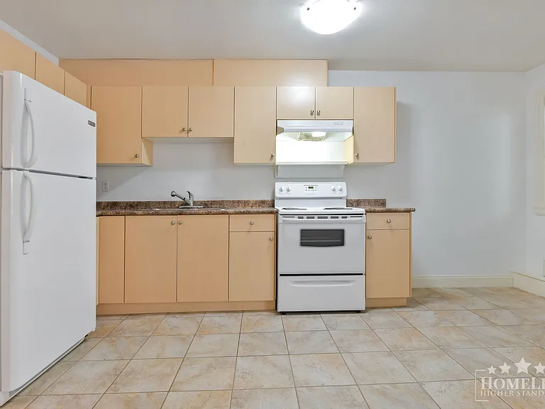6129 148th St #BASEMENT — Photo 17