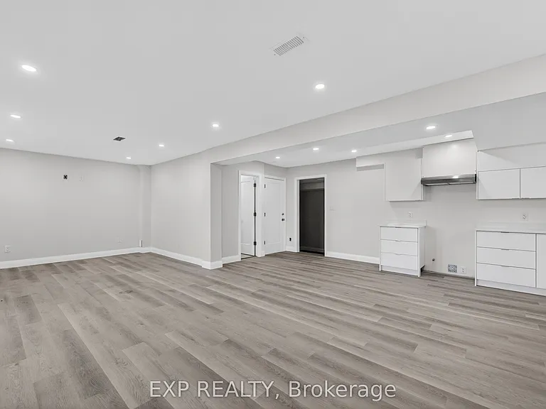 2580 Noella Cres #LOWER — Photo 6
