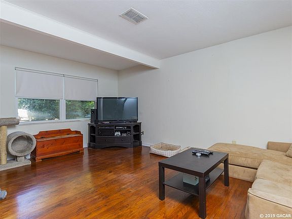 3rd image of 1616 NW 39th Ave
