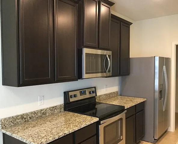 4 bed, 2.5 bath, 2221 sqft, $1,995 — Photo 2