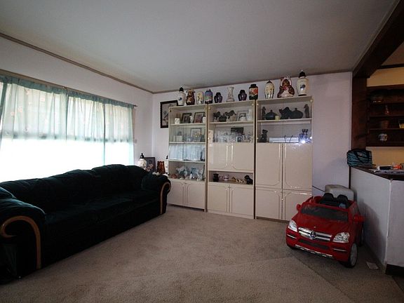 3rd image of 21 Crestwood Ct