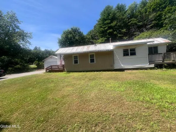 311 Vandenburg Point Rd, Gloversville, NY 12078