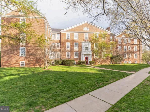 3670 38th St NW APT E251, Washington, DC 20016