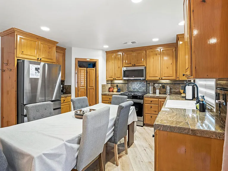 24599 Geneva Dr — Photo 26