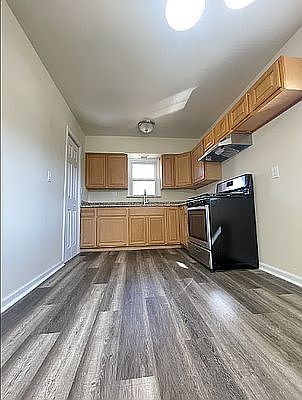 2nd image of 646 Tysen St #3
