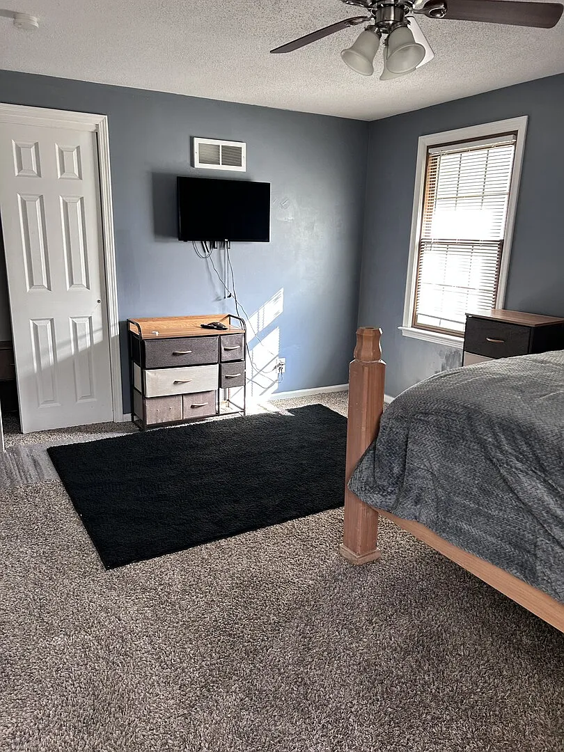 Olathe Hide Away — Photo 3