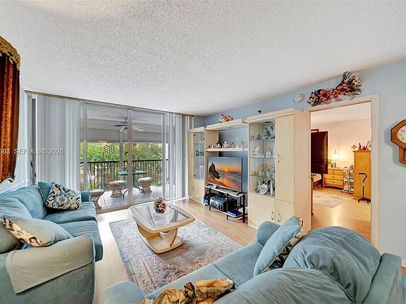 4th image of 3940 Inverrary Blvd APT 303A