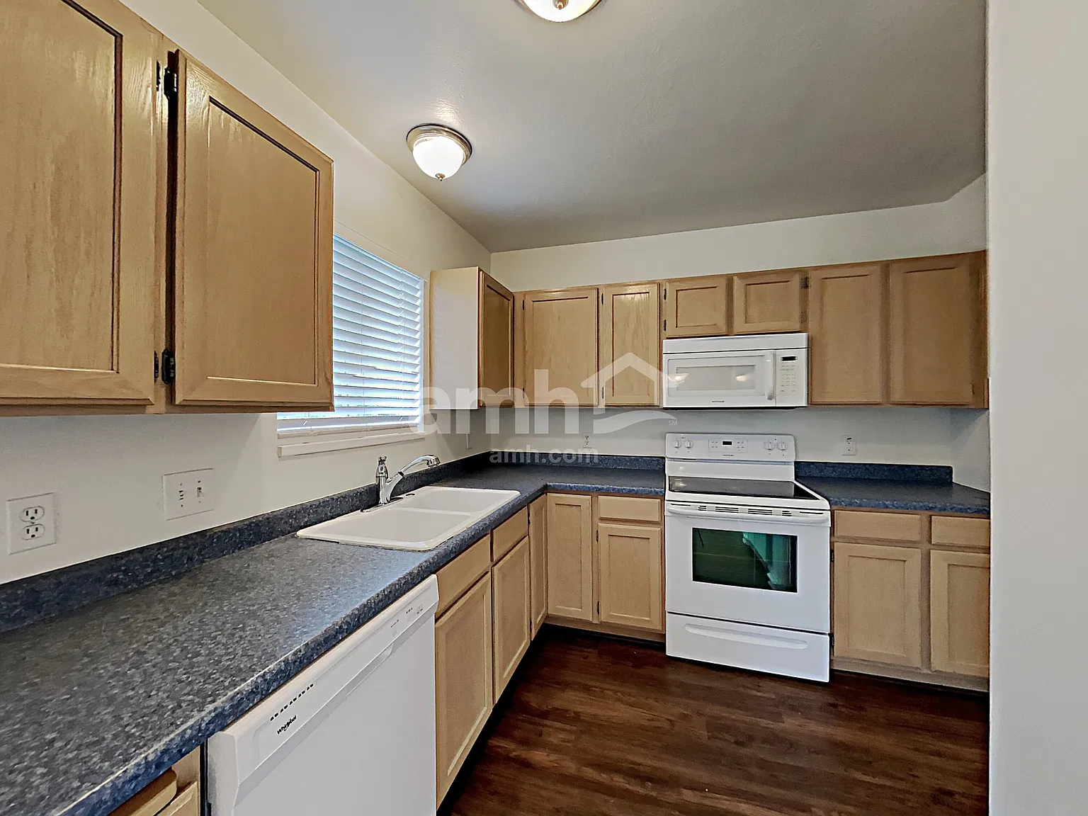 4 bed, 2.0 bath, 1495 sqft, $2,320 — Photo 3