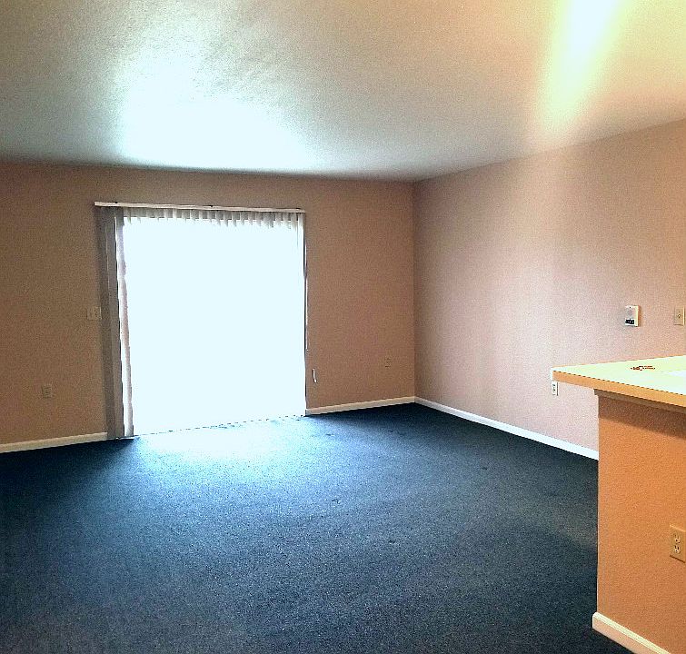 1st image of 718 Tumbleweed Ln APT 104