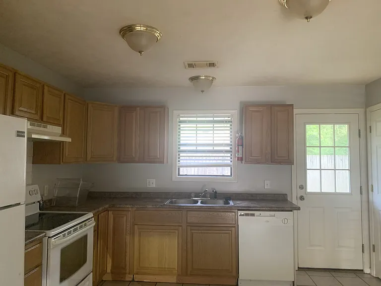 216 E Church St #8 — Photo 7
