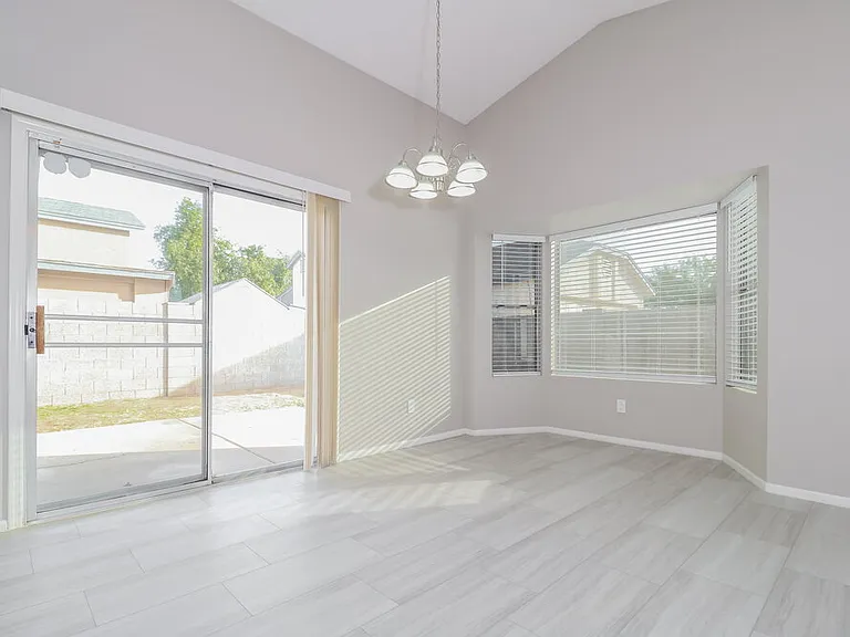 17909 N 88th Dr — Photo 5