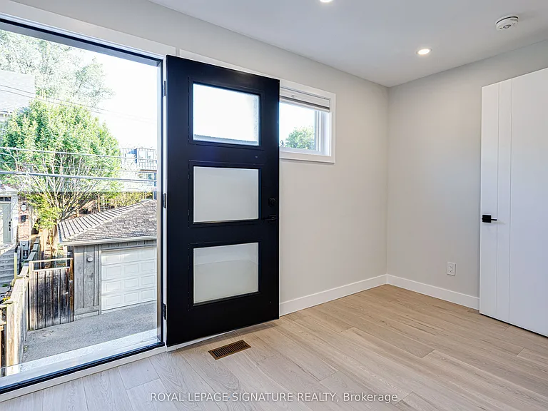 20 Kewbeach Ave #LANEWAY UPPER — Photo 26