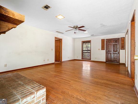 4th image of 1745 Oak Ridge Way