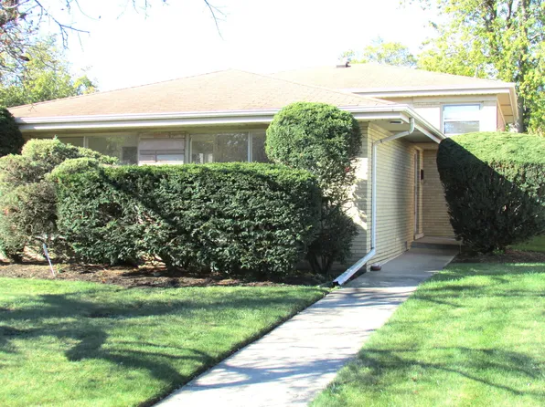 9536 Tripp Ave, Skokie, IL 60076