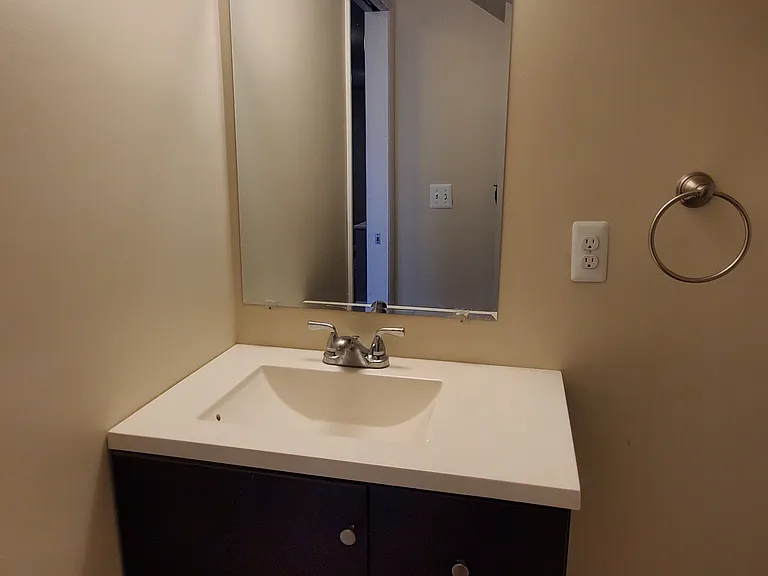 521 N Rembrandt Ave — Photo 29