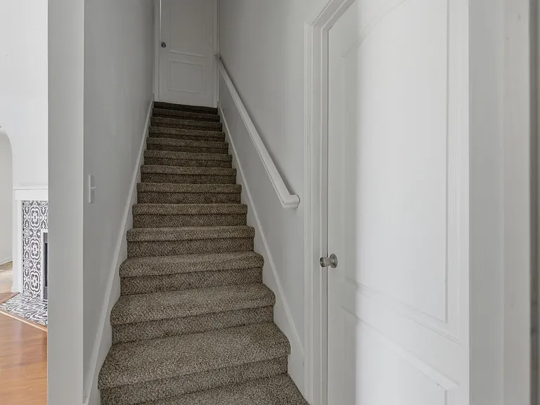 123 Vivian Dr — Photo 16