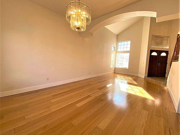 3rd image of 112 Dove Ct