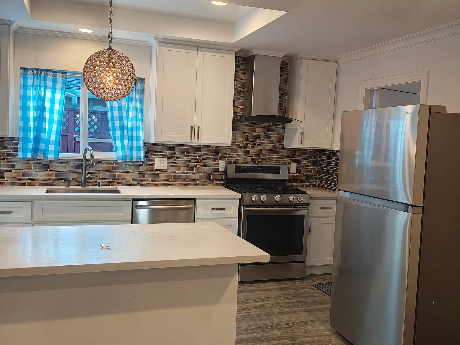 4 bed, 1723 sqft, $4,550 — Photo 4