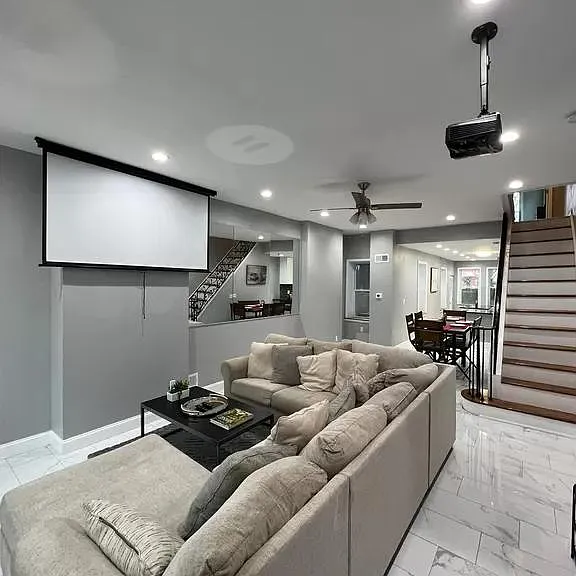 2057 N Franklin St — Photo 1