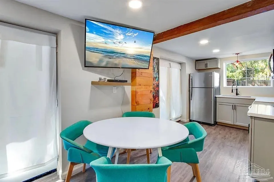 2 bed, 650 sqft, $1,500 — Photo 2