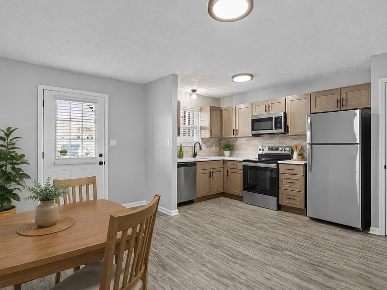 Mt. Tabor Apartments — Photo 3