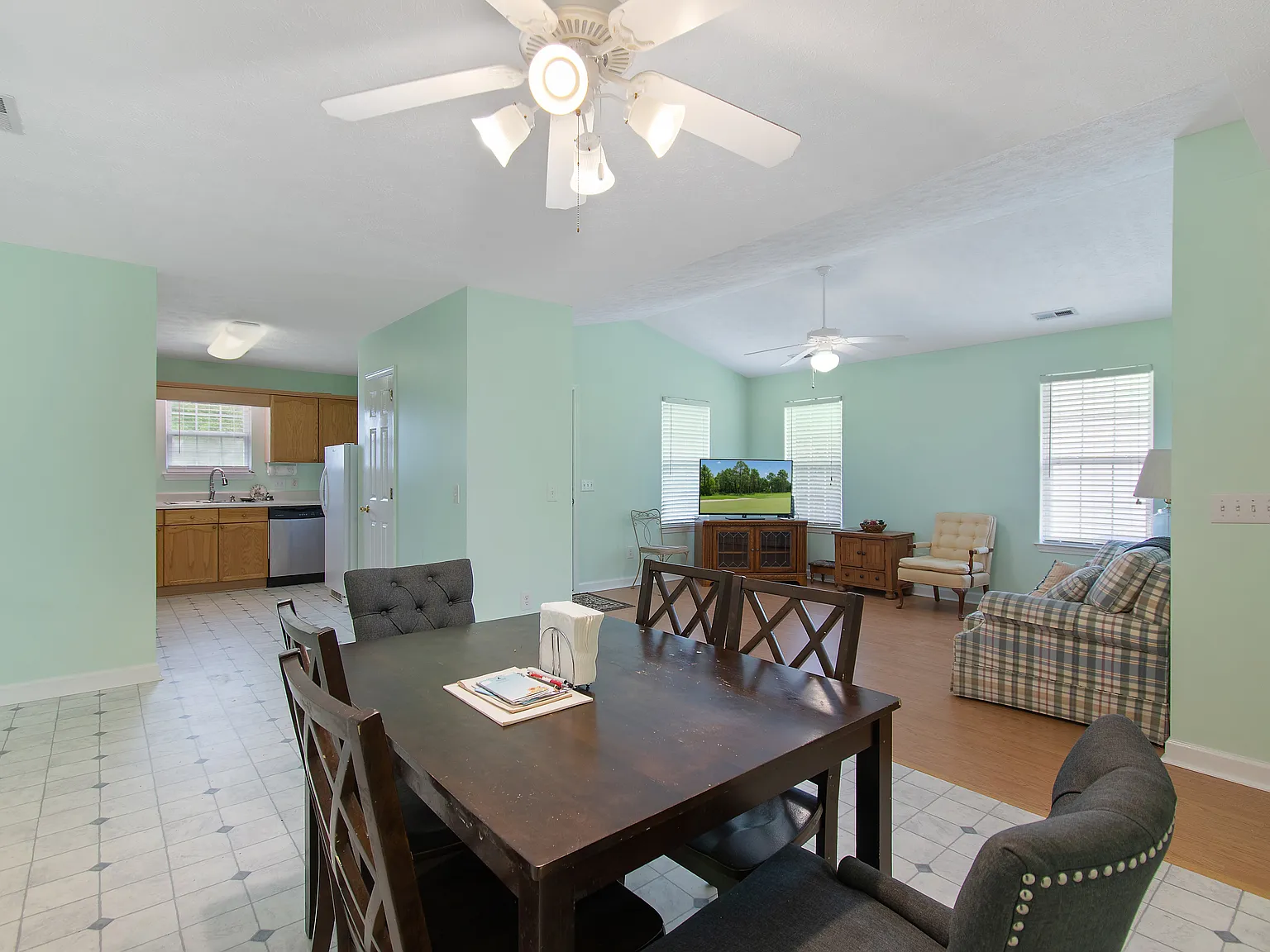 2 bed, 1104 sqft, $2,700 — Photo 4