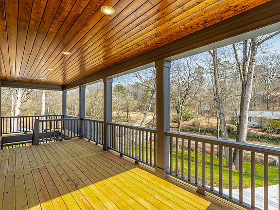 5th image of 808 Hyatte Rd