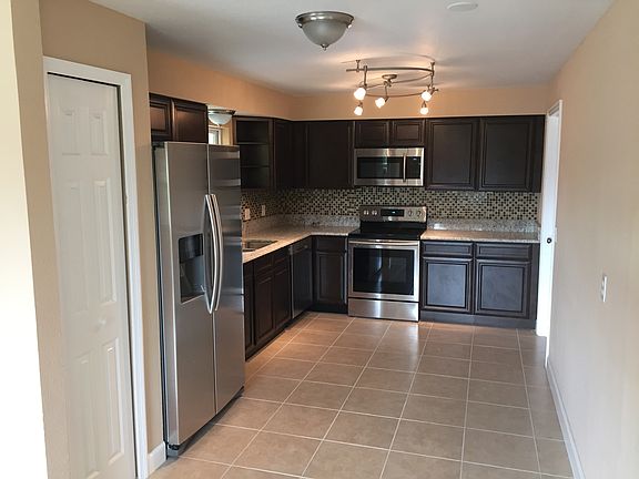 4th image of 620 Coachlight Way