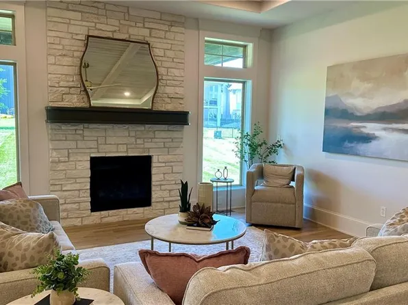 12818 W 172nd Ter, Overland Park, KS 66221