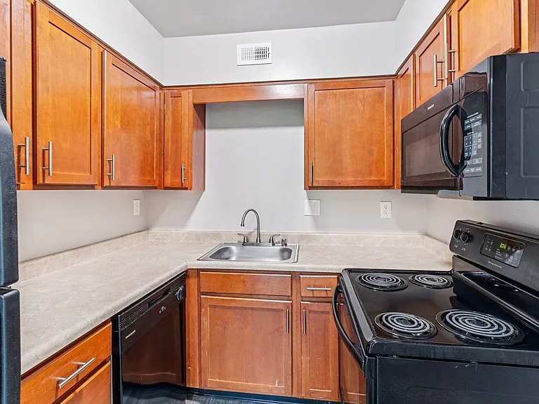 Station House Apartments — Photo 33