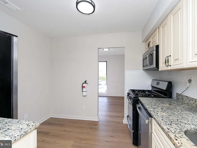 222 Echelon Rd #8 — Photo 4