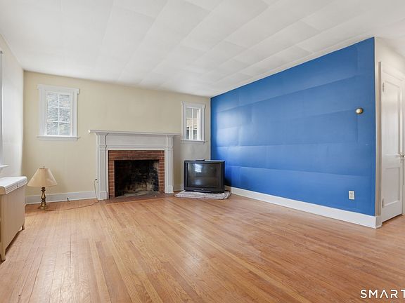 4th image of 310 Notch Hill Road