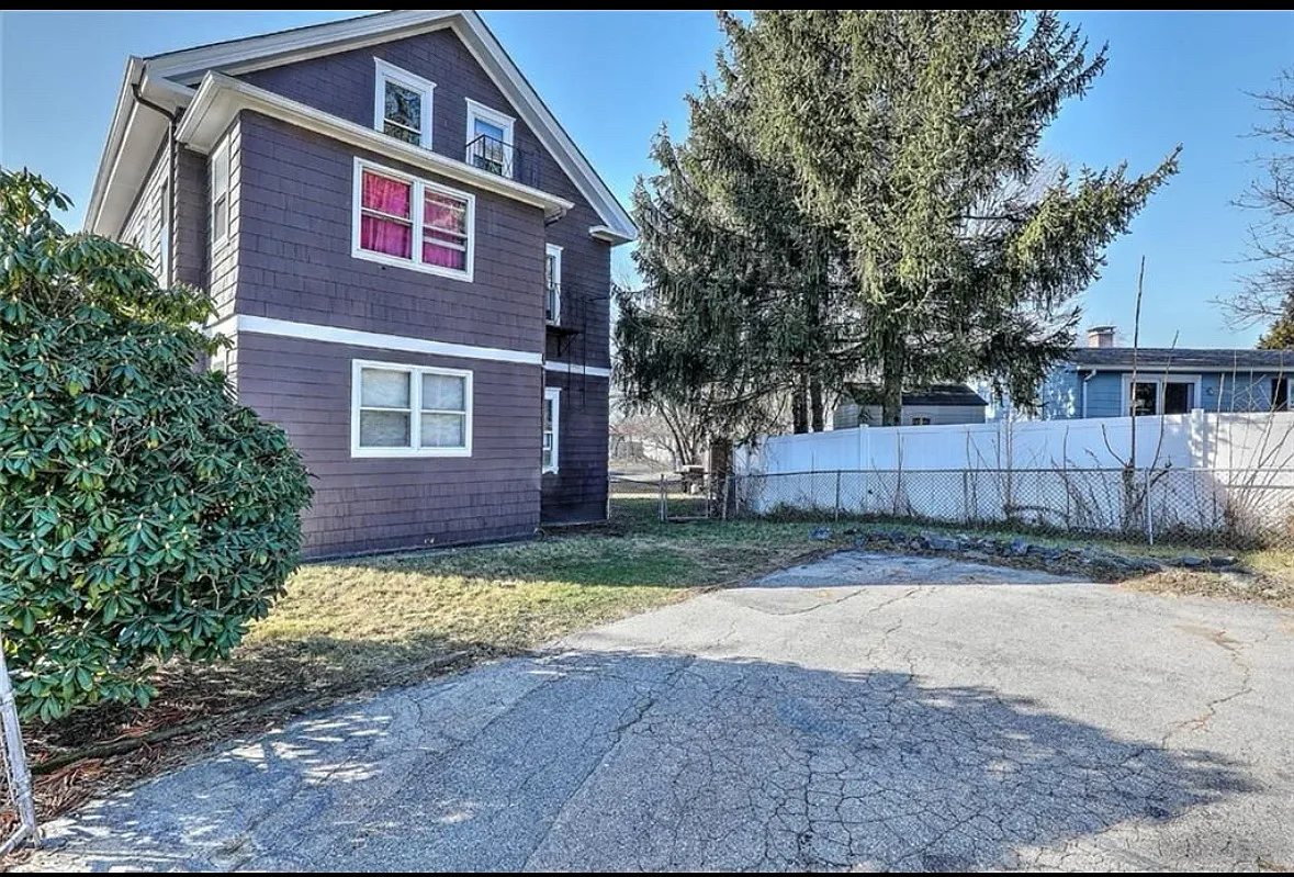 754 Roosevelt Ave — Photo 4