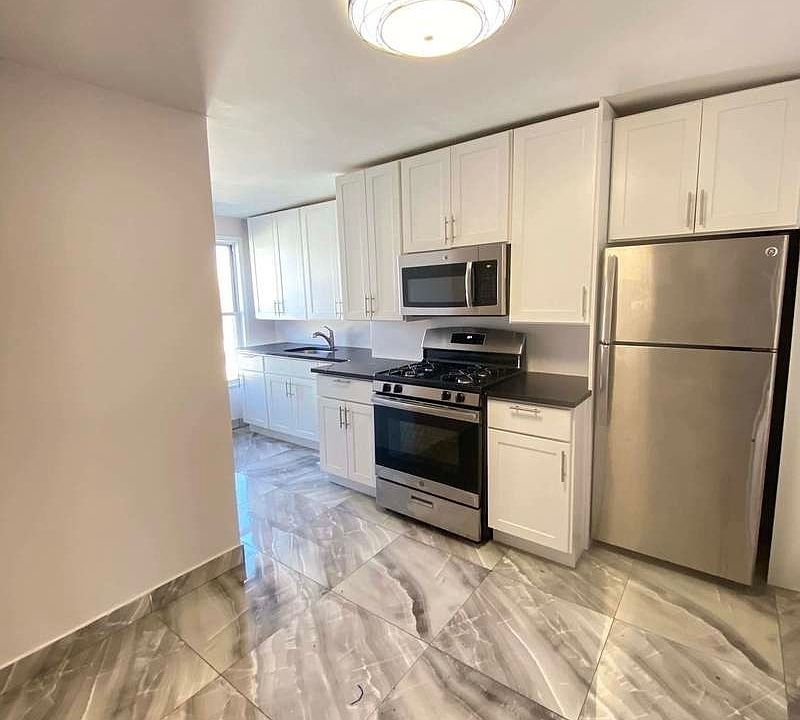 1st image of 689 Park Ave APT 3