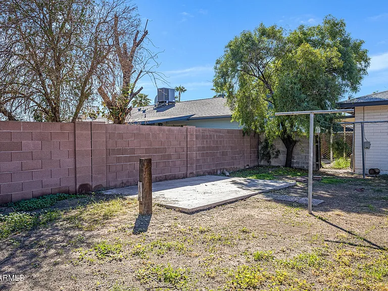 110 W Del Rio Dr — Photo 3