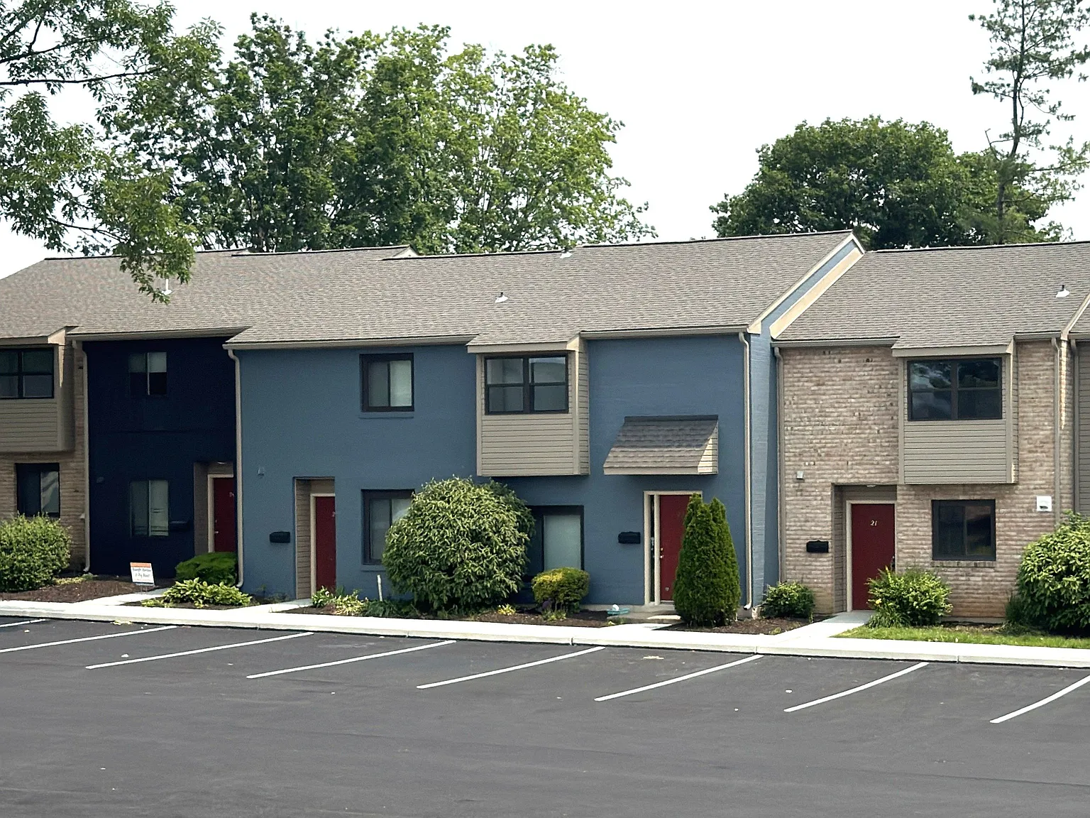 Briarcrest Gardens Townhomes & Apartments — Photo 4