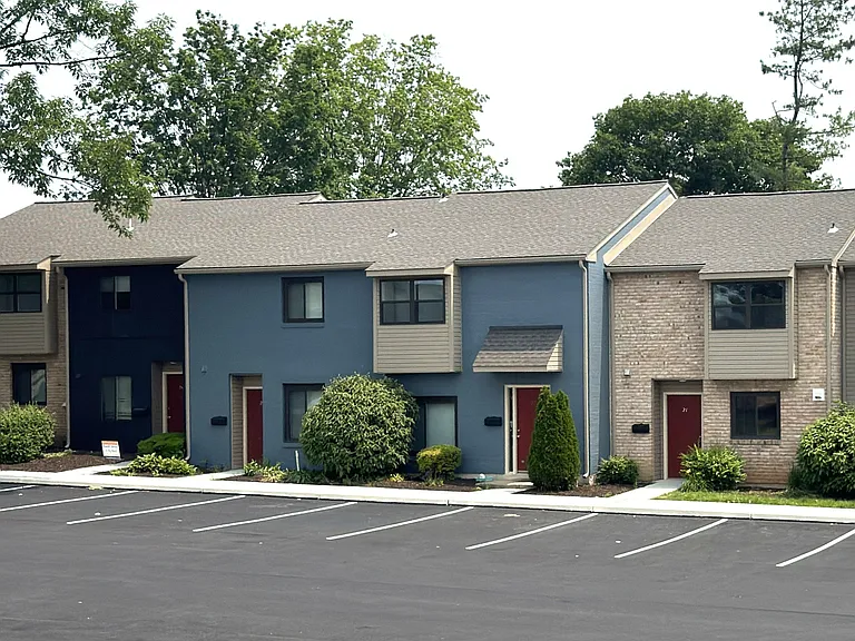 Briarcrest Gardens Apartments & Townhomes — Photo 4