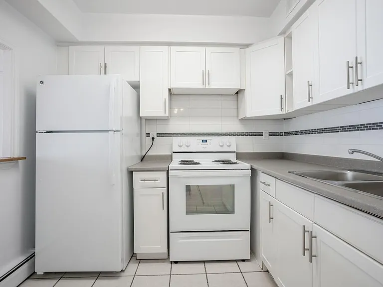 511 Guelph Line — Photo 10