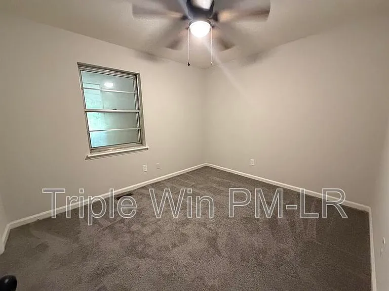 33 Single Oaks Dr — Photo 14